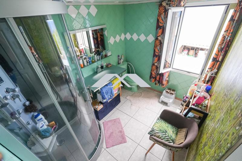 Maison - 222 m² - 5 pièces