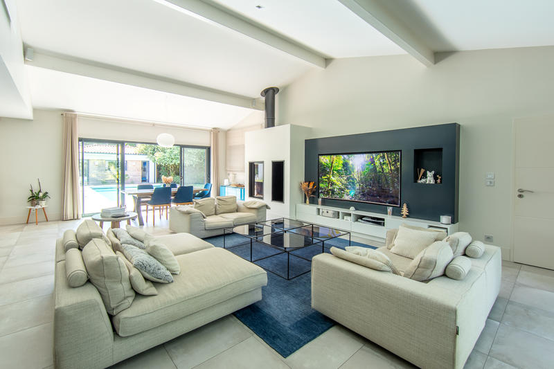 Maison - 225 m² - 9 pièces