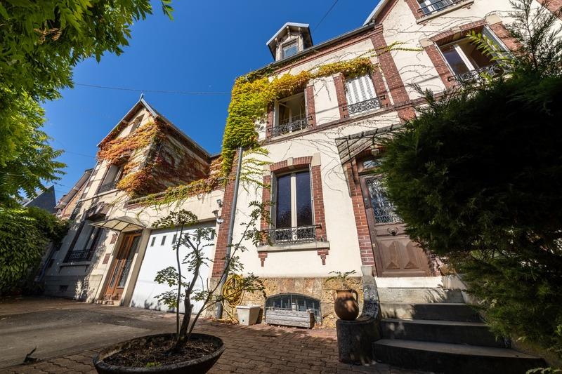 Maison bourgeoise - 308 m² - 11 pièces