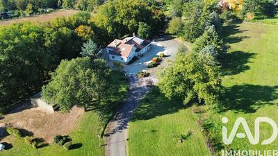 Maison - 228 m² - 11 pièces