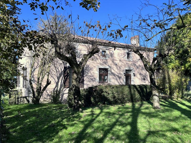 Maison traditionnelle - 290 m² - 7 pièces