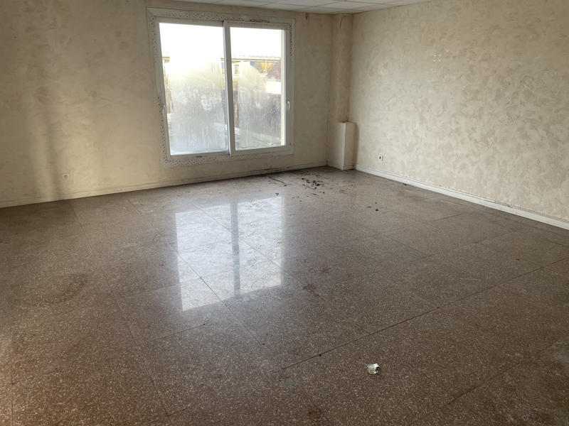 Local commercial - 744 m²