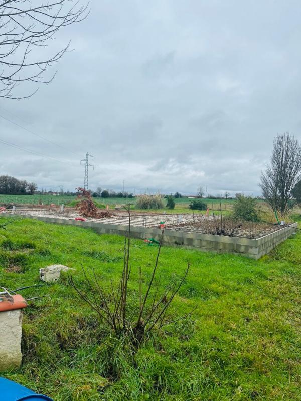 Terrain constructible - 1 400 m²