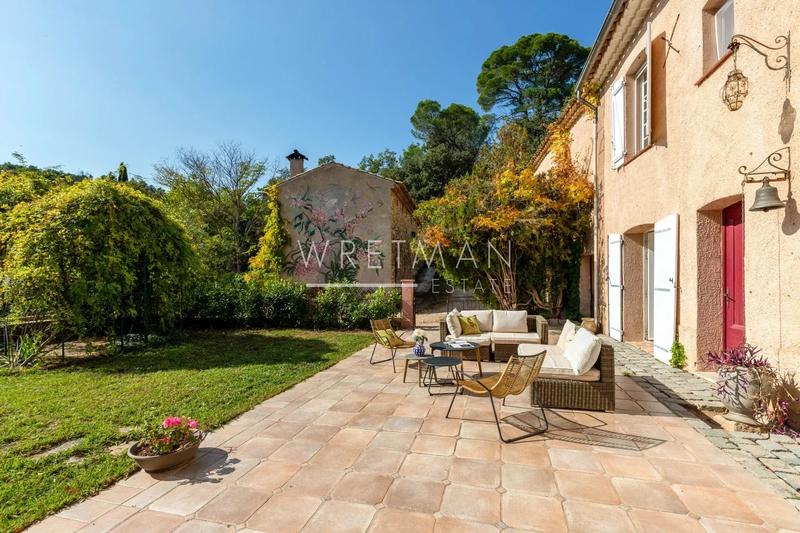 Propriété - 360 m² - 10 pièces