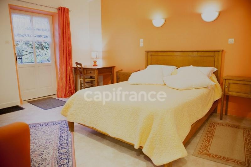 Maison - 930 m² - 23 pièces