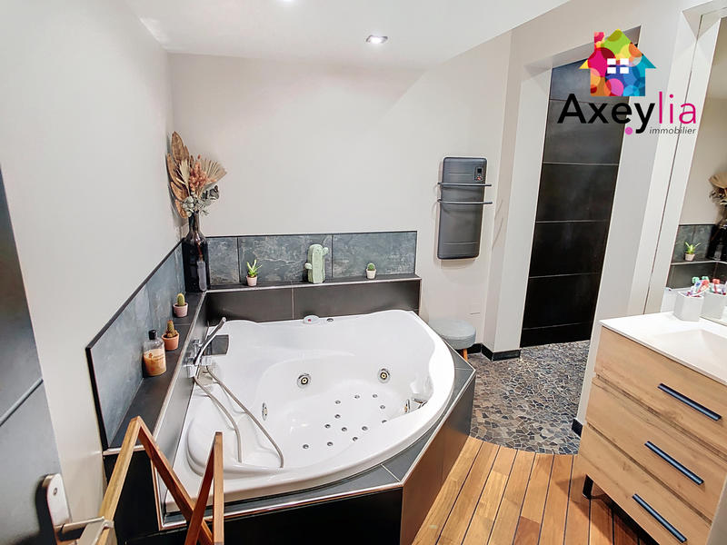 Loft - 171 m² - 8 pièces