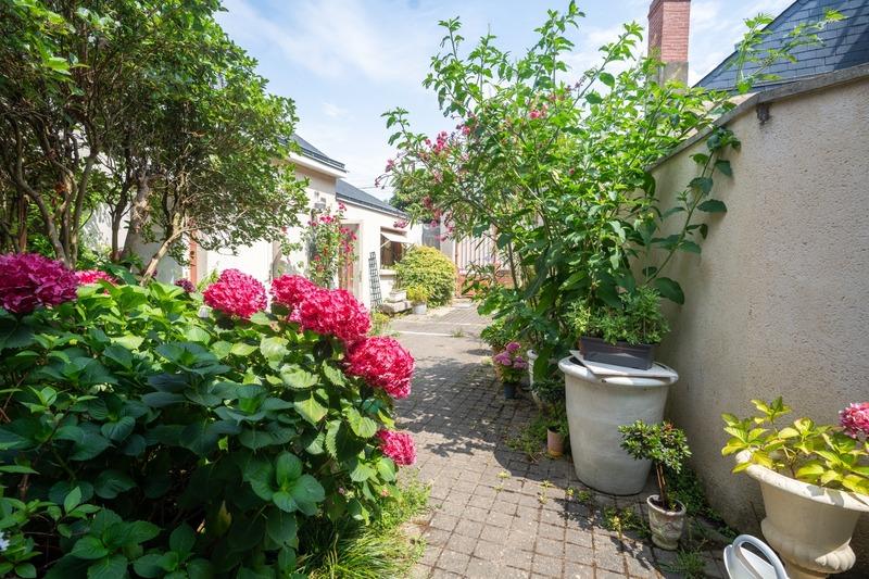 Maison - 300 m² - 8 pièces