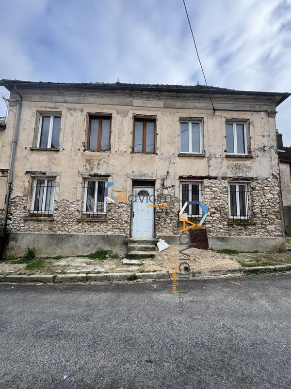 Maison - 280 m² - 9 pièces