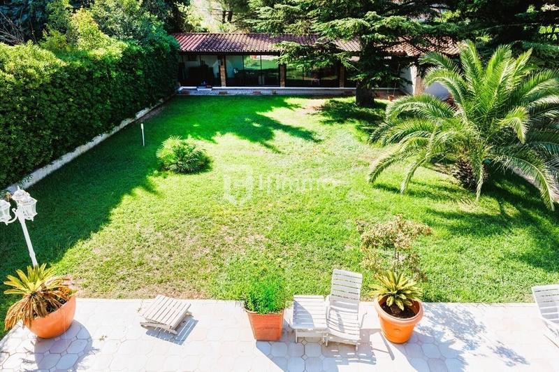 Maison - 260 m² - 6 pièces