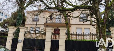 Maison - 300 m² - 12 pièces