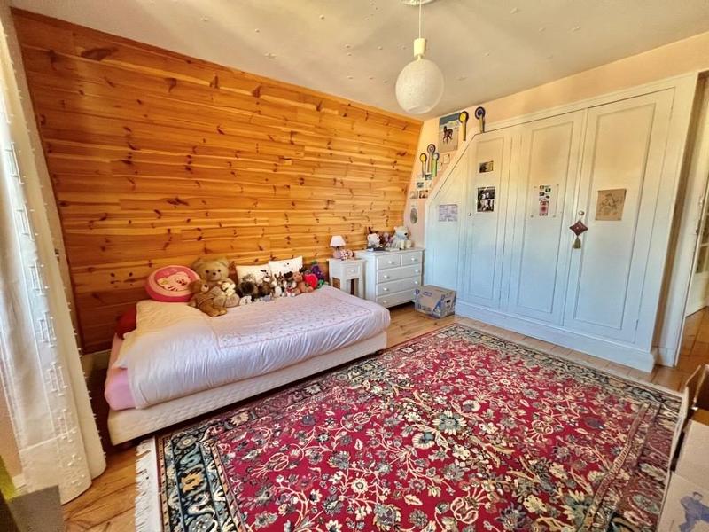 Maison - 232 m² - 11 pièces