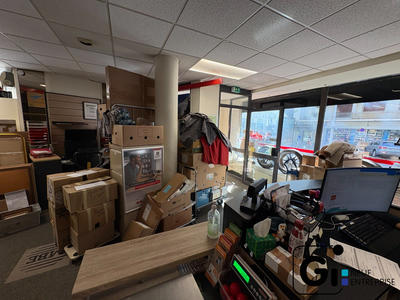 Local commercial - 90 m² - 4 pièces