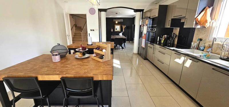 Villa - 259 m² - 8 pièces