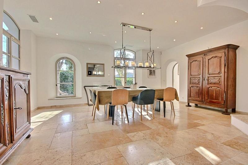 Propriété - 624 m² - 12 pièces