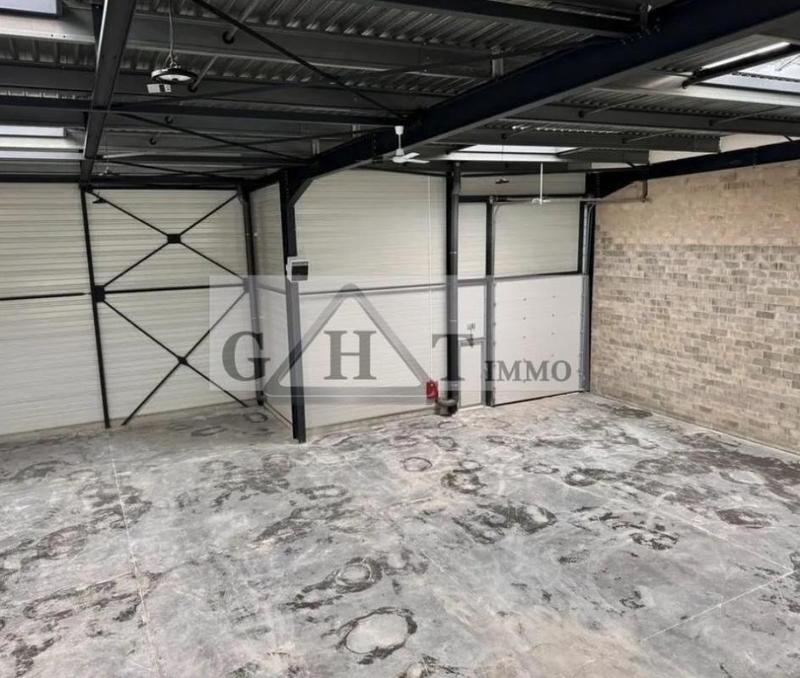 Entrepôt - 850 m²