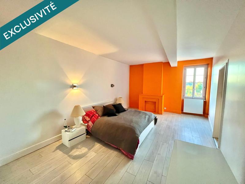 Maison - 208 m² - 9 pièces