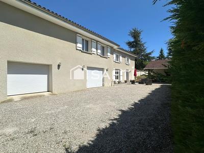 Maison - 212 m² - 6 pièces