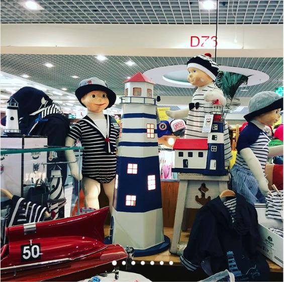 Riviera Deco Sailing