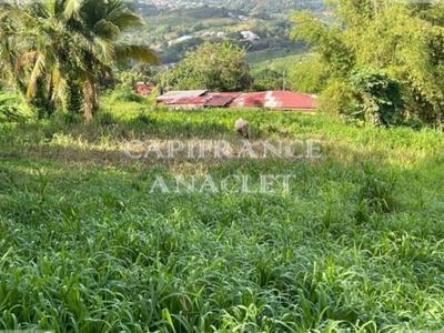 Terrain constructible - 2 500 m²