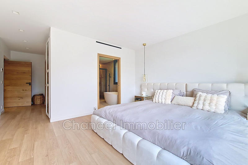 Demeure - 241 m² - 7 pièces