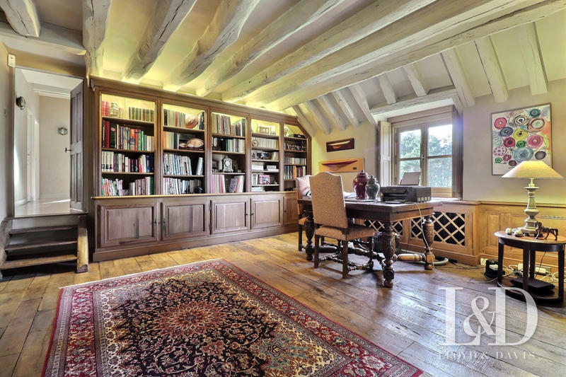 Maison - 303 m² - 10 pièces