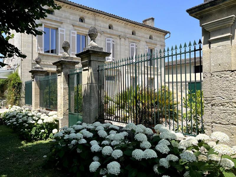 Maison - 330 m² - 9 pièces