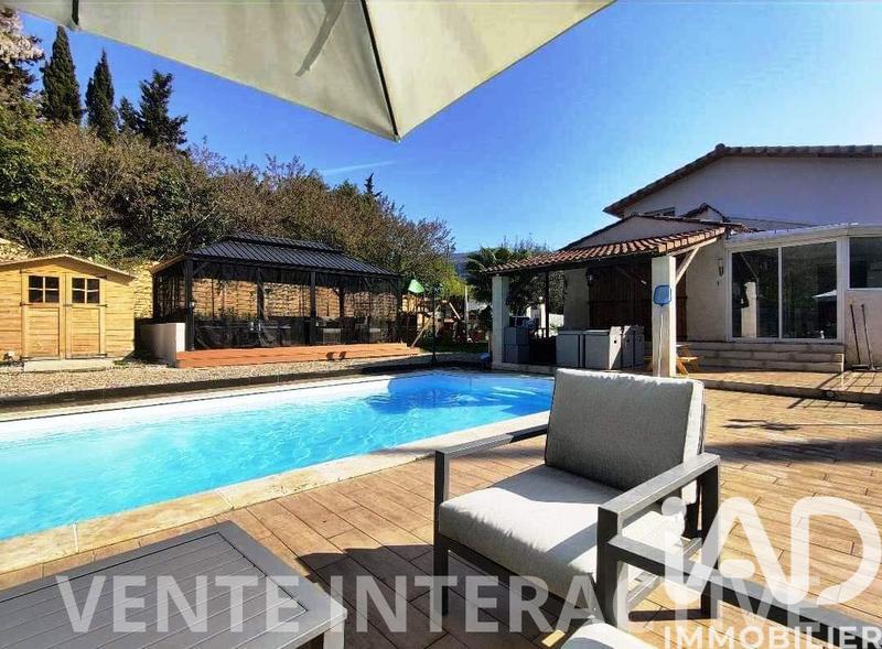 Maison - 224 m² - 9 pièces