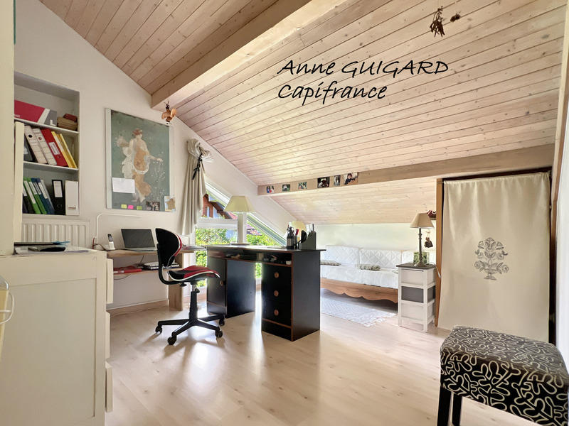 Maison - 232 m² - 7 pièces