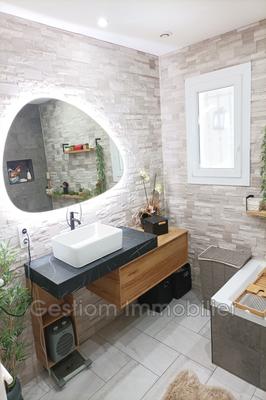 Villa - 212 m² - 6 pièces