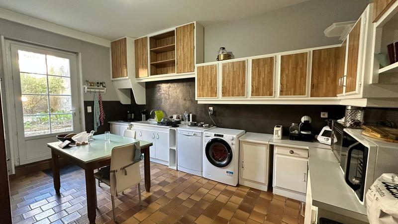 Maison - 330 m² - 10 pièces