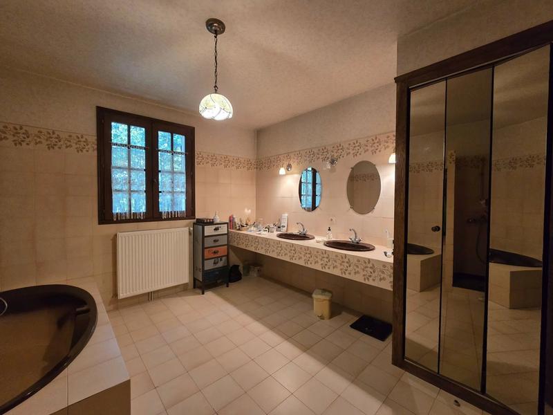 Maison - 315 m² - 10 pièces