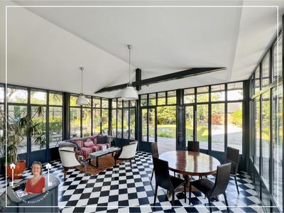 Maison - 430 m² - 12 pièces