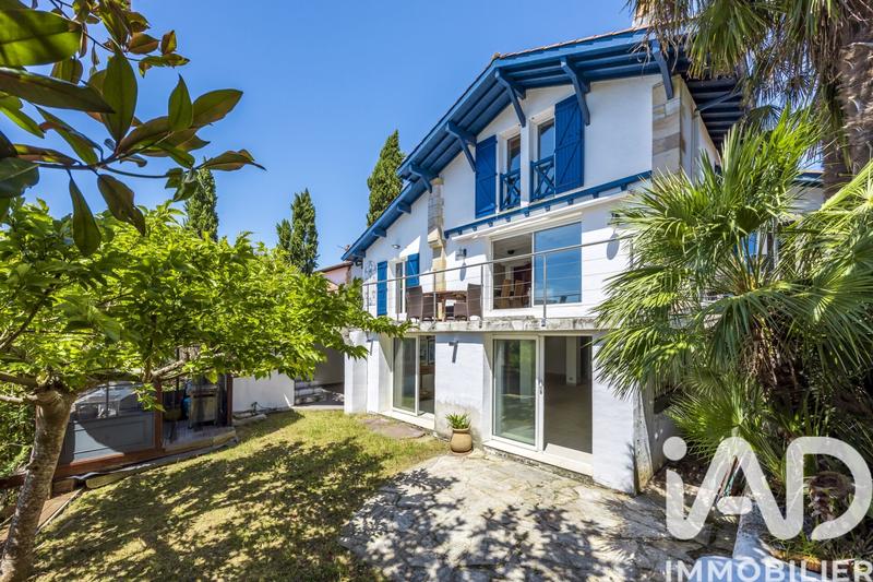 Maison - 203 m² - 6 pièces