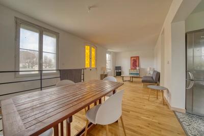 Château - 100 m² - 4 pièces