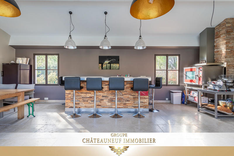 Maison - 280 m² - 4 pièces