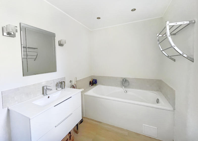 Maison - 218 m² - 12 pièces