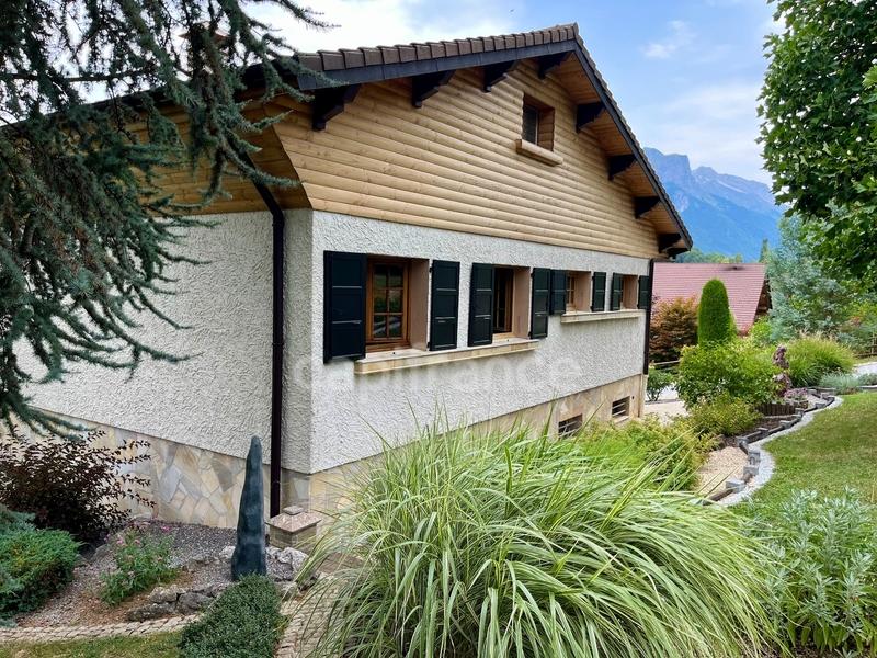 Maison - 140 m² - 5 pièces
