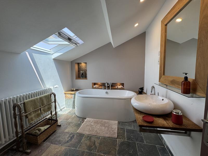 Maison - 345 m² - 11 pièces