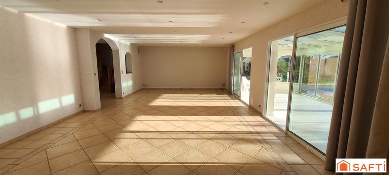 Maison - 260 m² - 7 pièces