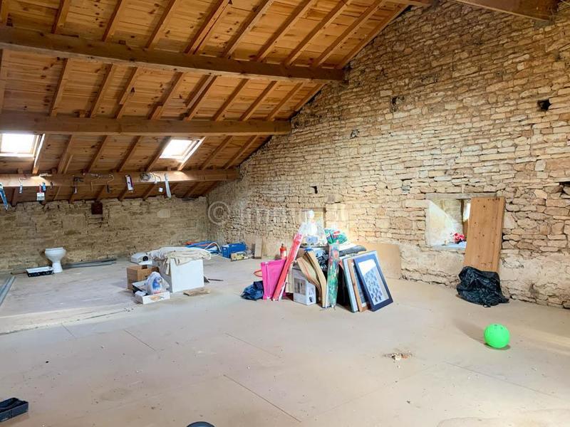 Maison en pierre - 131 m² - 4 pièces