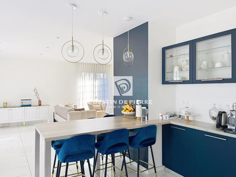 Maison - 185 m² - 7 pièces