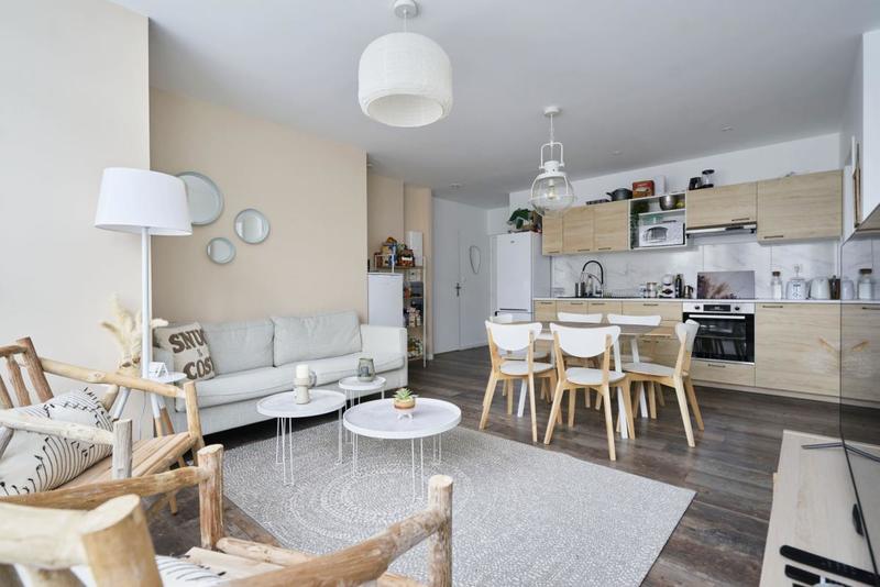 Appartement - 98 m² - 6 pièces