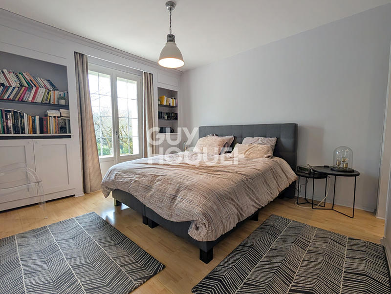 Maison - 198 m² - 8 pièces