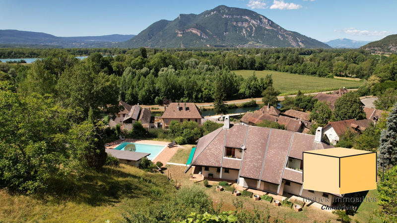 Villa - 304 m² - 10 pièces