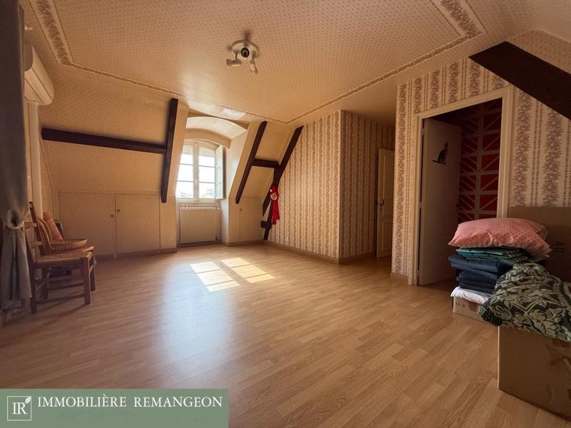 Maison - 211 m² - 8 pièces