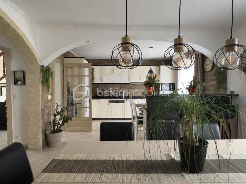 Maison traditionnelle - 165 m² - 8 pièces