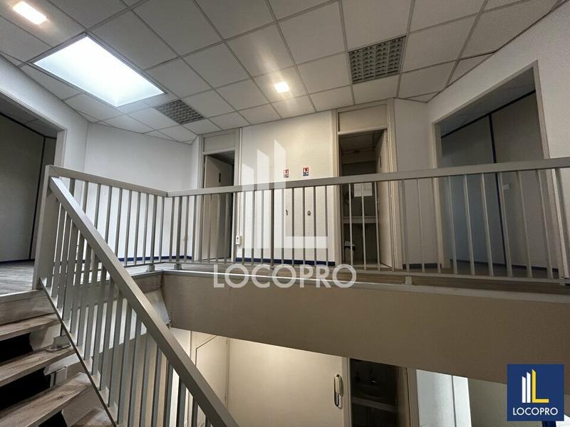 Local d'activité / Entrepôt - 817 m²