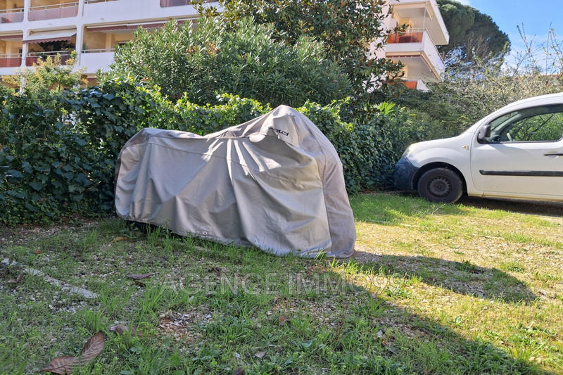 Parking / Garage - 30 m²