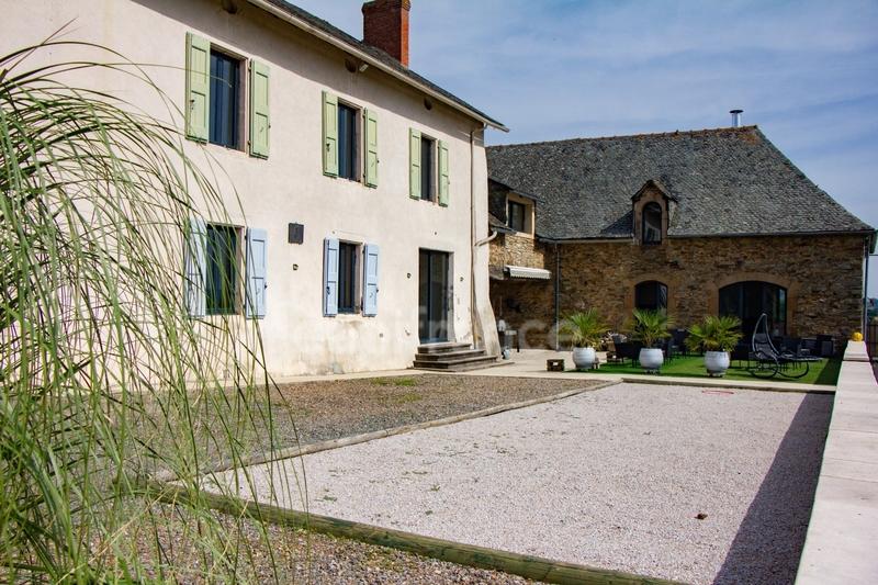 Propriété - 820 m² - 18 pièces