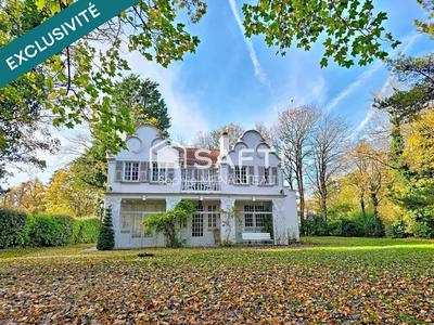 Villa - 216 m² - 9 pièces